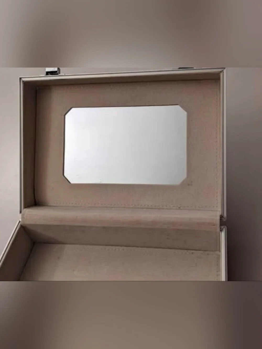 Makeup Aluminum Storage Organizer Carry On Case With A Mirror. 10